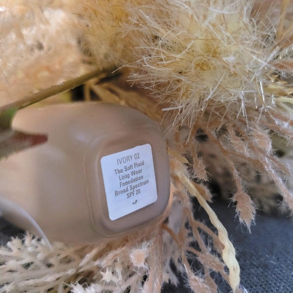 La Mer Liquid Foundation - Picture 3 of 4